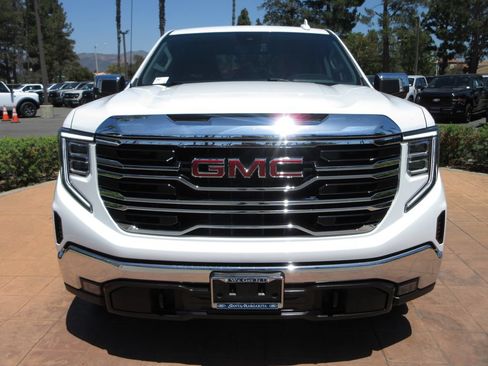 Used 2025 GMC Sierra 1500 SLT RWD image 8