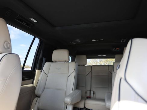 Used 2022 Cadillac Escalade ESV Premium Luxury w/ LPO, Illumination Package image 17