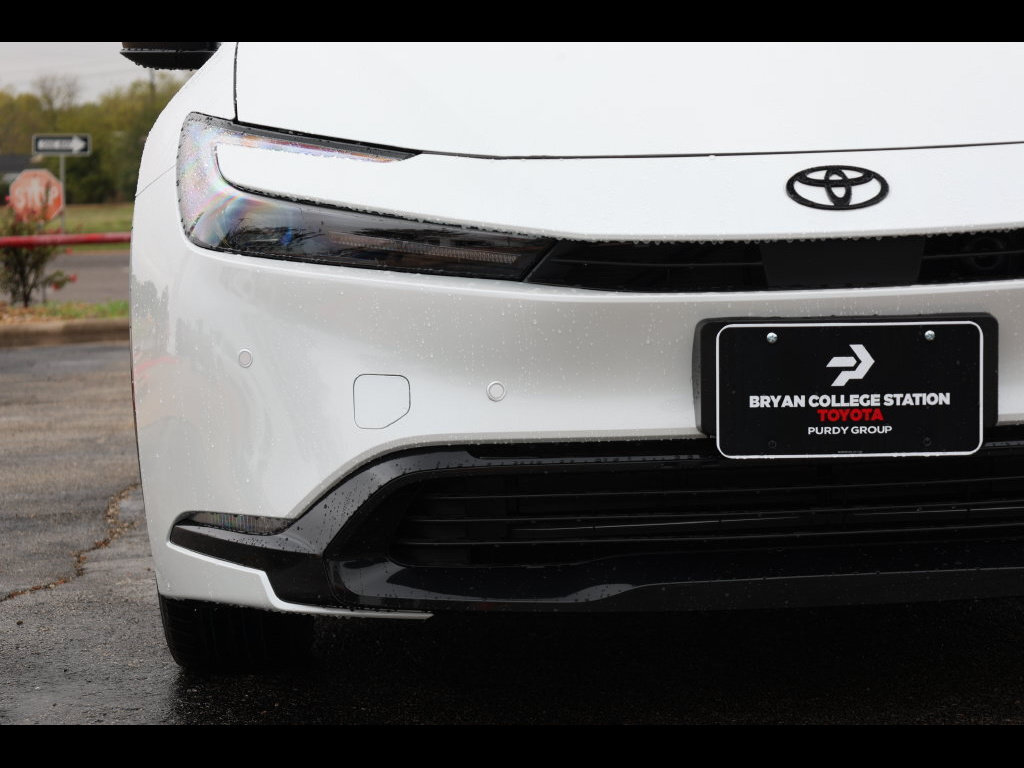New 2026 Toyota Prius Plug-In Hybrid FWD image 4