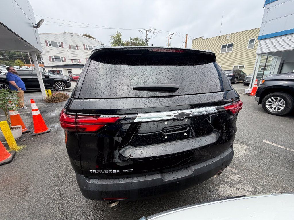 Used 2023 Chevrolet Traverse LT w/ LT Premium Package AWD/4WD image 4