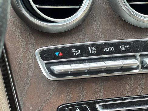 Used 2019 Mercedes-Benz GLC 300 4MATIC image 29