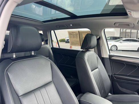 Certified 2023 Volkswagen Tiguan SE FWD image 31