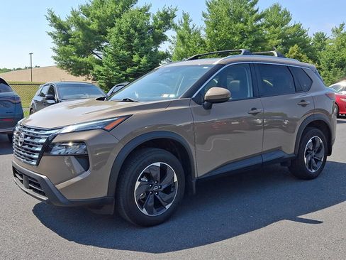 Certified 2024 Nissan Rogue SV w/ SV Premium Package AWD/4WD image 3