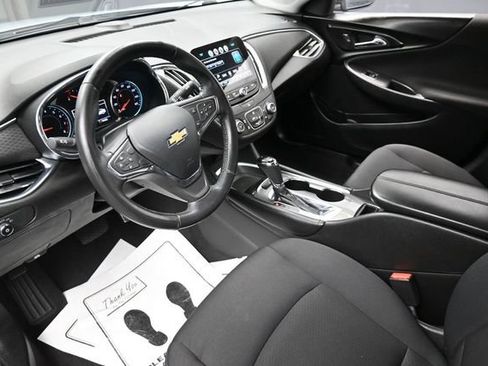 Used 2017 Chevrolet Malibu LT FWD image 13