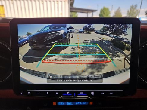 Used 2016 Toyota Tacoma TRD Sport w/ Premium & Technology Package AWD/4WD image 12