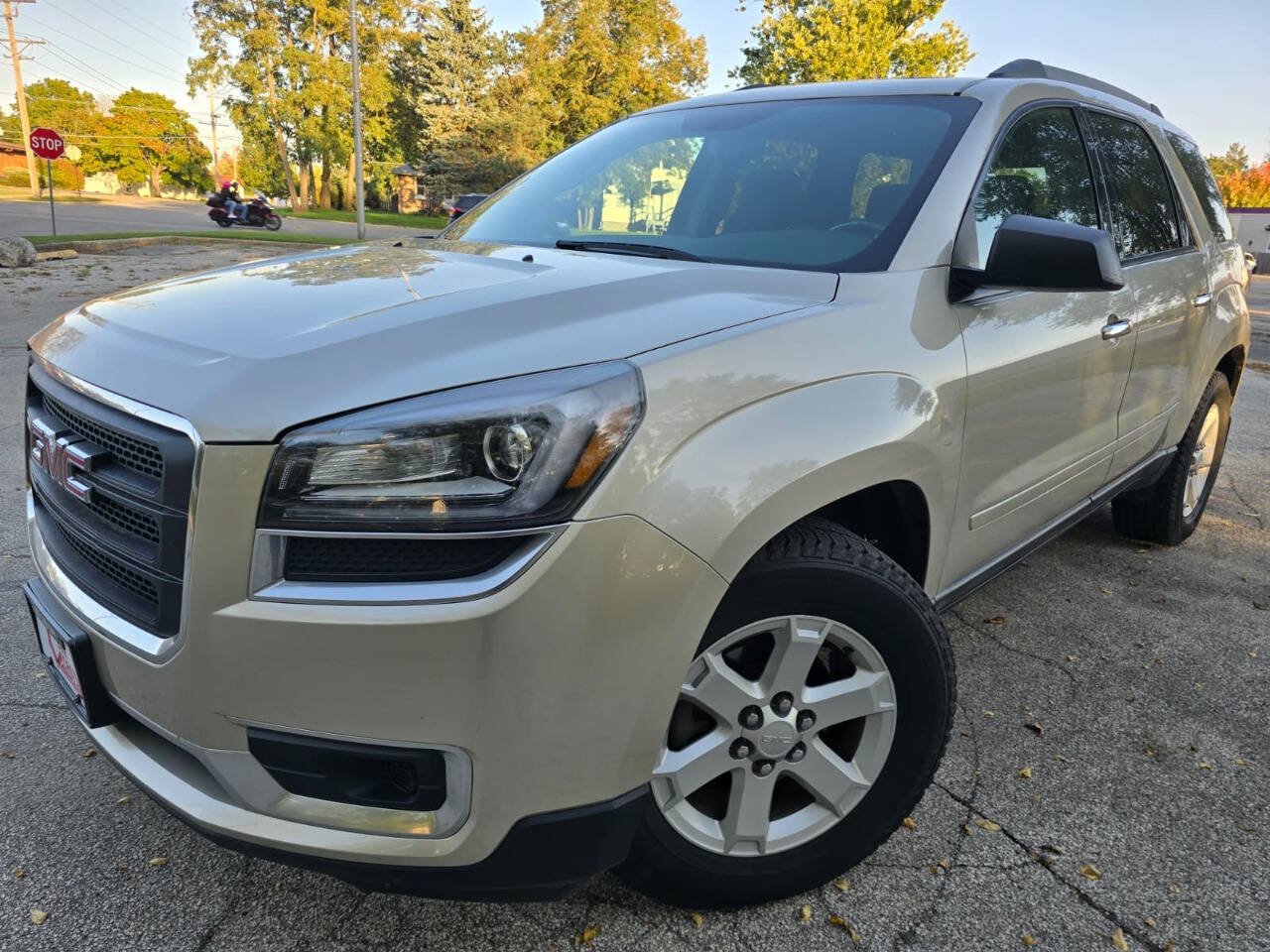 Used 2013 GMC Acadia SLE AWD/4WD image 1