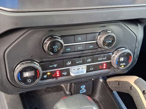 Certified 2025 Ford Bronco Badlands image 16