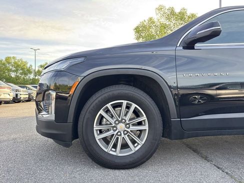 Used 2022 Chevrolet Traverse LT image 9