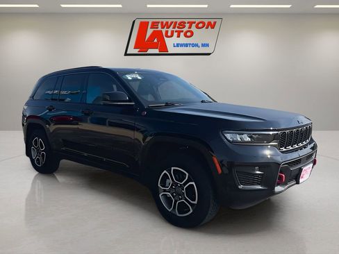 Used 2022 Jeep Grand Cherokee Trailhawk image 2