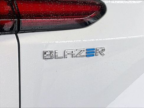 Used 2024 Chevrolet Blazer EV LT AWD/4WD image 28
