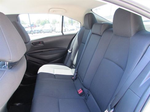 Used 2022 Toyota Corolla LE FWD image 18