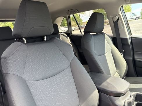 Used 2025 Toyota RAV4 XLE FWD image 24