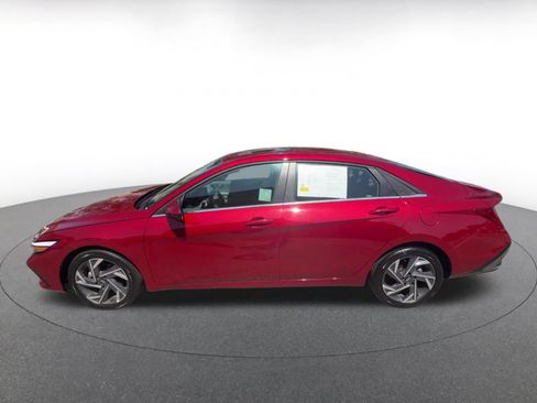Used 2025 Hyundai Elantra SEL FWD image 9
