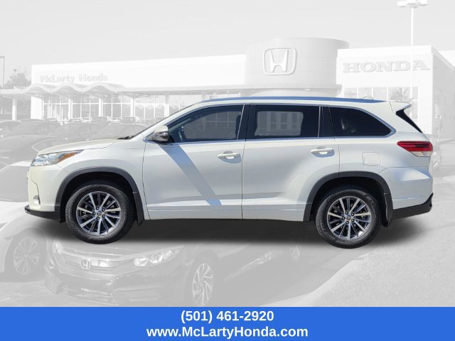Used 2018 Toyota Highlander XLE FWD image 2