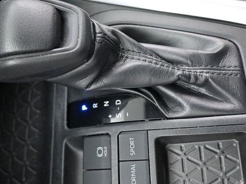 Used 2019 Toyota RAV4 XLE w/ Carpet Mat Package image 22