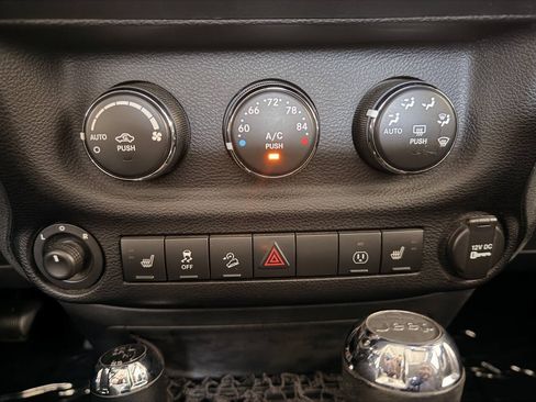 Used 2013 Jeep Wrangler Rubicon w/ PWR Convenience Group AWD/4WD image 25