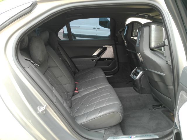 Used 2024 BMW i7 xDrive60 w/ Premium Package AWD/4WD image 29