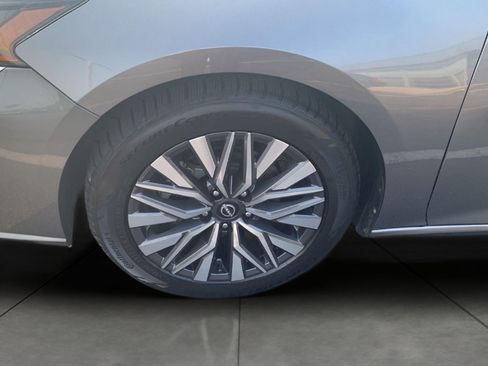 Used 2024 Nissan Altima 2.5 SV FWD image 23