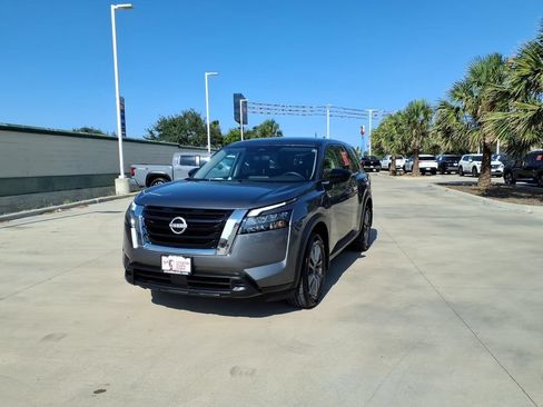 Used 2023 Nissan Pathfinder S FWD image 1