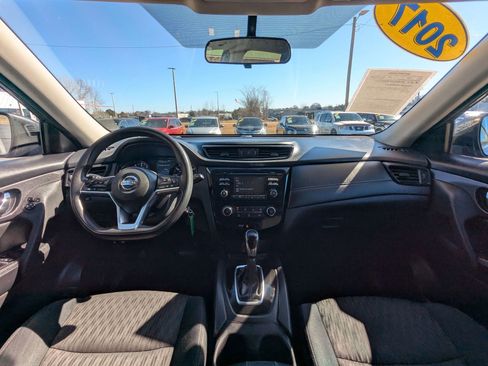 Used 2017 Nissan Rogue S w/ S Family Package image 15