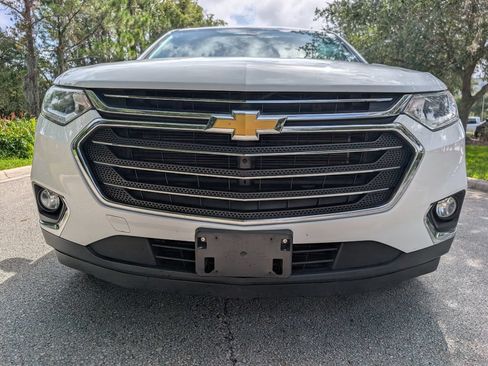 Used 2019 Chevrolet Traverse LT FWD image 2