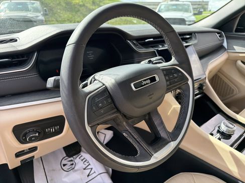 Certified 2023 Jeep Grand Cherokee Limited w/ Luxury Tech Group II image 18