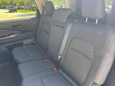 Used 2023 Nissan Pathfinder S FWD image 11