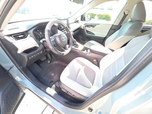Used 2022 Toyota RAV4 XLE Premium FWD image 6