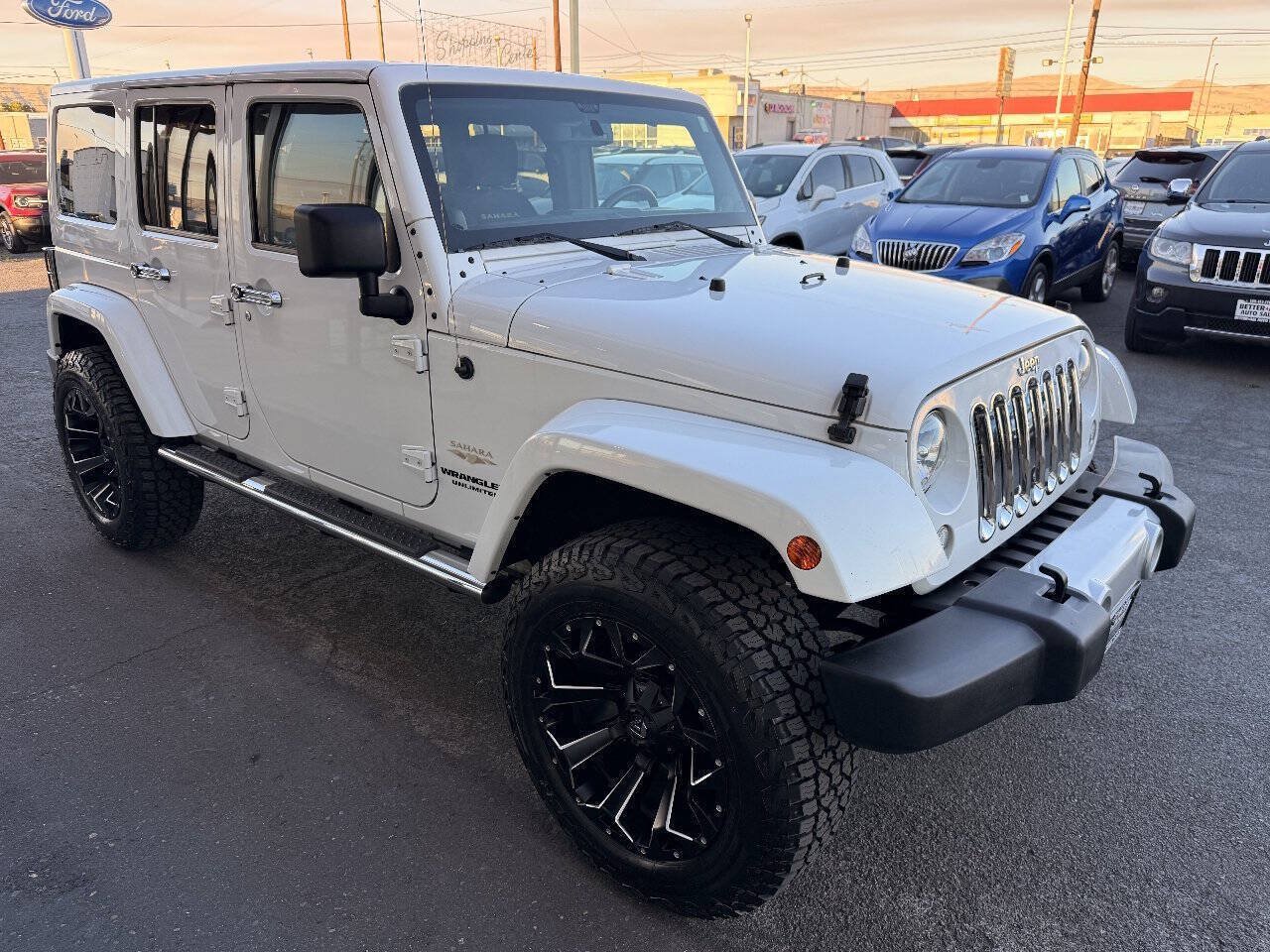 Used 2014 Jeep Wrangler Unlimited Sahara w/ Connectivity Group AWD/4WD image 7
