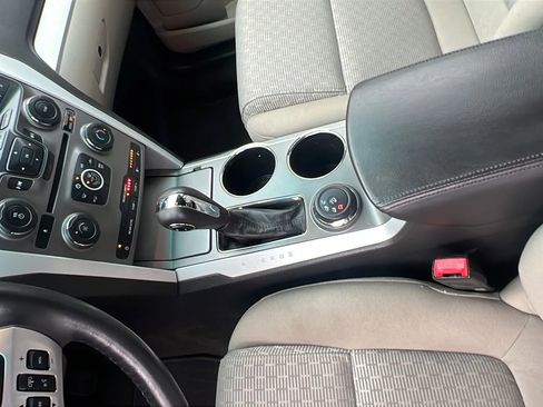 Used 2014 Ford Explorer XLT image 26