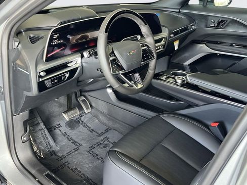 New 2026 Cadillac Lyriq V AWD/4WD image 9