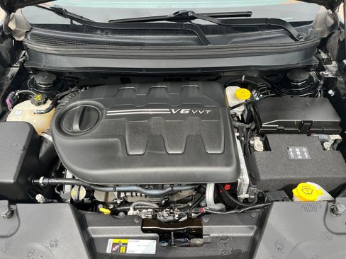 Used 2018 Jeep Cherokee Trailhawk w/ Quick Order Package 27L AWD/4WD image 9