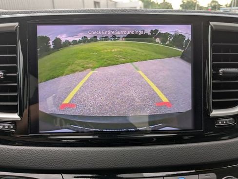 Used 2024 Chrysler Pacifica Touring-L FWD image 30