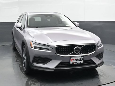 New 2026 Volvo V60 B5 Cross Country Plus w/ Climate Package image 4