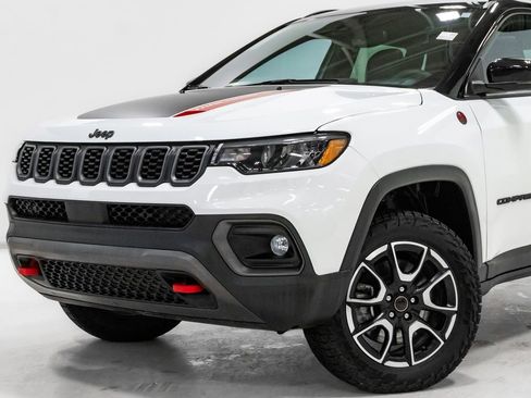 Certified 2025 Jeep Compass Trailhawk w/ Sun & Sound Group AWD/4WD image 2