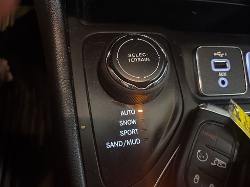 Used 2022 Jeep Cherokee Latitude Lux AWD/4WD image 13