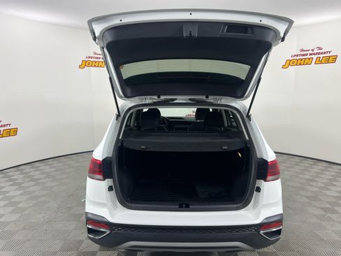 Used 2022 Volkswagen Taos SE w/ Driver Assistance Package FWD image 5