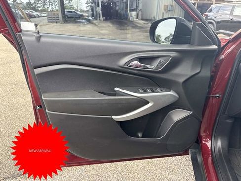 Used 2024 Chevrolet Trax RS w/ Sunroof Package image 11