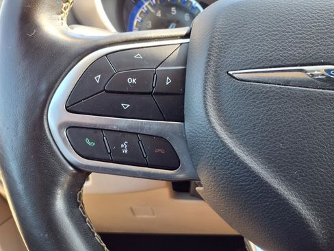 Used 2020 Chrysler Pacifica Touring-L Plus w/ Tire & Wheel Group FWD image 15