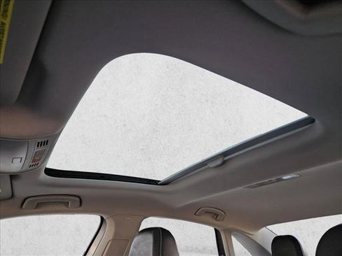 Used 2025 Volkswagen Jetta SE image 15