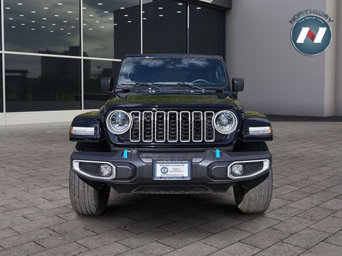Used 2024 Jeep Wrangler Unlimited Sahara AWD/4WD image 8