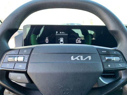 Used 2025 Kia K4 LXS image 27