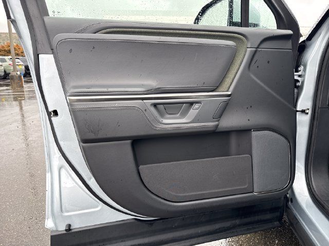 Used 2025 Rivian R1S Adventure Dual AWD/4WD image 18