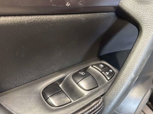 Used 2015 Nissan Rogue SV AWD/4WD image 19