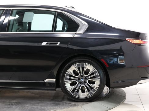 Used 2023 BMW i7 xDrive60 AWD/4WD image 11