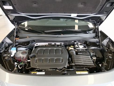 New 2026 Volkswagen Tiguan SE image 9