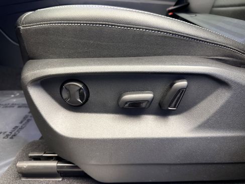 Used 2023 Volkswagen Atlas SE w/ Black Wheel Package image 12