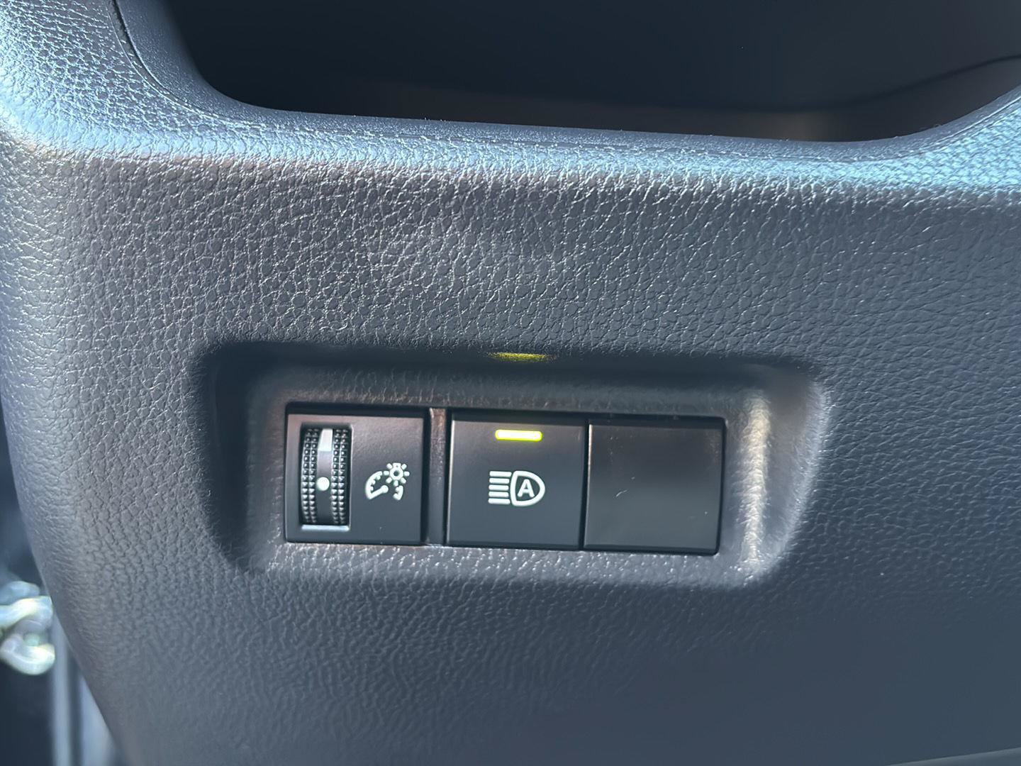Used 2025 Toyota RAV4 XLE AWD/4WD image 24