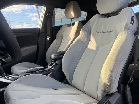 Used 2012 Hyundai Veloster image 11