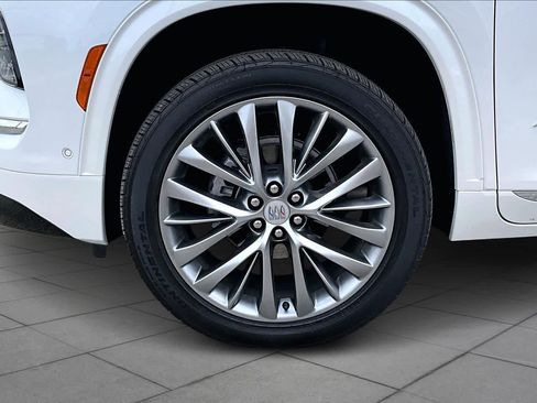 Used 2025 Buick Enclave Avenir w/ Super Cruise Package image 10